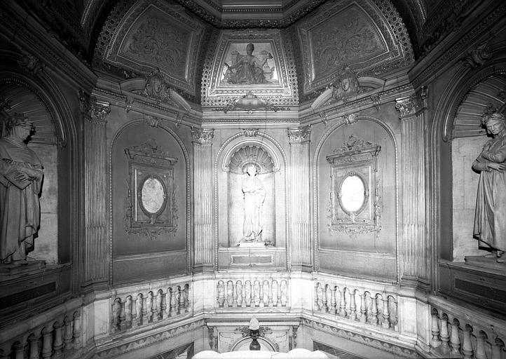 Trois statues : Dante, Virgile, Pétrarque, escalier du vestibule d'entrée, partie supérieure