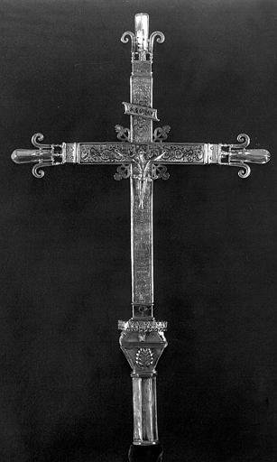 Croix processionnelle en argent estampé et gravé, face