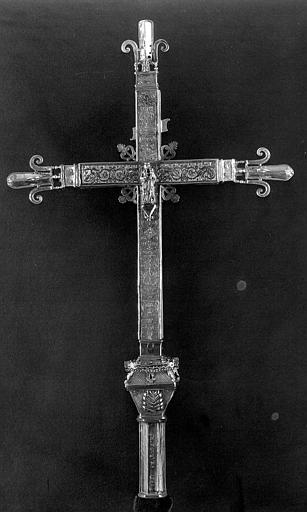 Croix processionnelle en argent estampé et gravé, dos