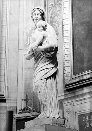 Statue en marbre : Vierge à l'Enfant, chapelle