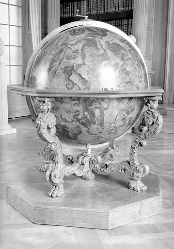 Globe céleste, salle de lecture