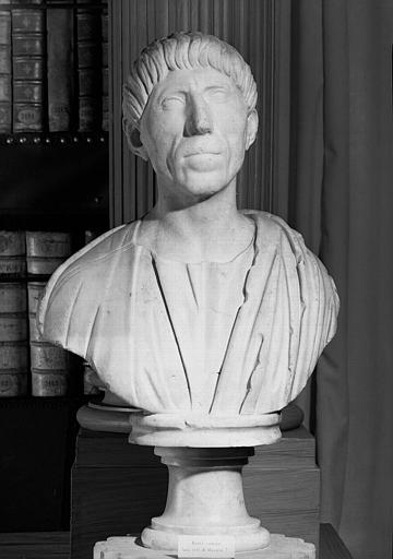 Buste en marbre antique, romain, provenant des collections du cardinal Mazarin, salle de lecture