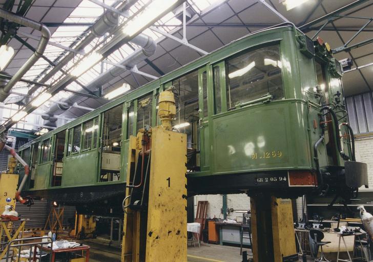 locomotive électrique : motrice 2ème classe, M 1269