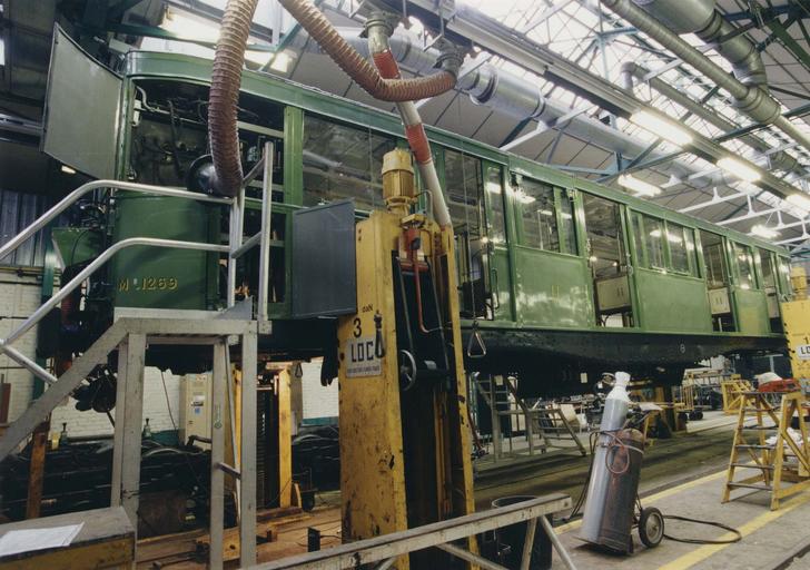 locomotive électrique : motrice 2ème classe, M 1269