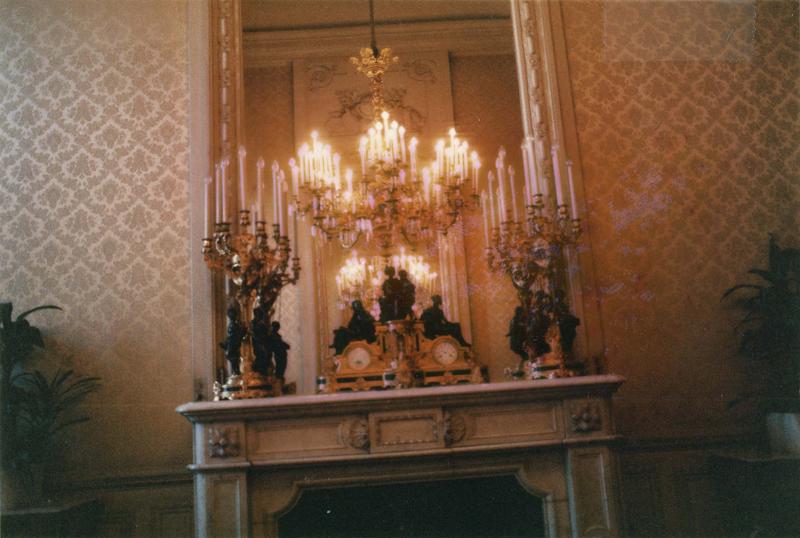 garniture de cheminée : pendule et 2 chandeliers (torchères) : Femmes