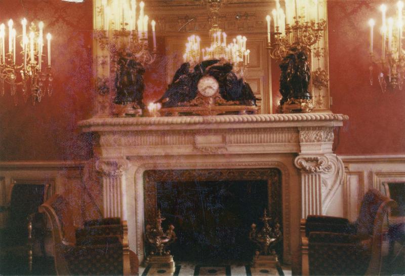 garniture de cheminée : pendule : la Poésie, la Musique, et 2 chandeliers (candélabres) : Groupes d'enfants