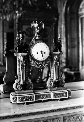 meuble d'appui à cinq travées de treize tiroirs en bois pour le rangement des éventails - © Ministère de la Culture (France), Médiathèque du patrimoine et de la photographie (objets mobiliers), tous droits réservés