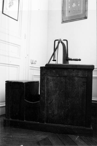 établi (barreau ou âne) - © Ministère de la Culture (France), Médiathèque du patrimoine et de la photographie (objets mobiliers), tous droits réservés