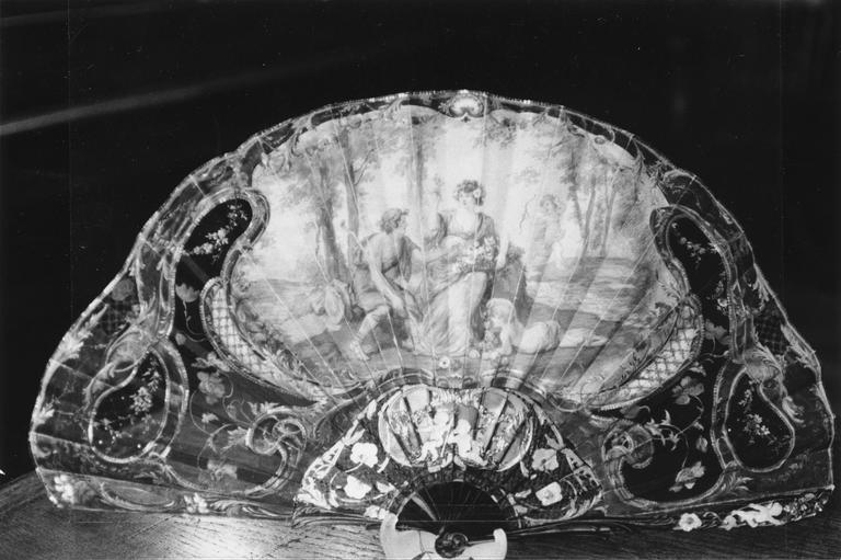 éventail : Flore et le berger - © Ministère de la Culture (France), Médiathèque du patrimoine et de la photographie (objets mobiliers), tous droits réservés