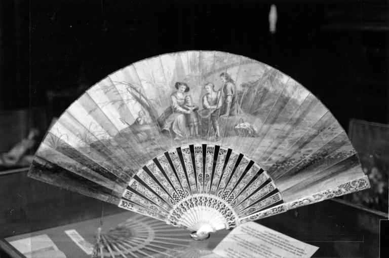 éventail : La Rencontre - © Ministère de la Culture (France), Médiathèque du patrimoine et de la photographie (objets mobiliers), tous droits réservés