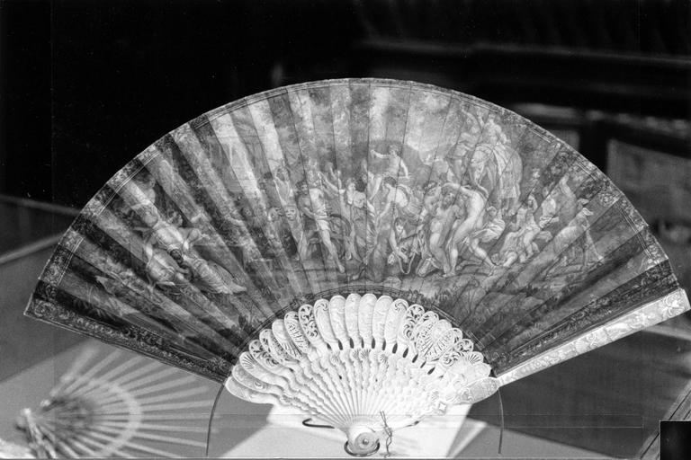éventail : Le Triomphe de Bacchus - © Ministère de la Culture (France), Médiathèque du patrimoine et de la photographie (objets mobiliers), tous droits réservés