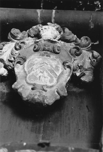 fragment de monument à l'écu d'un Romé de Fresquiennes (?) - © Ministère de la Culture (France), Médiathèque du patrimoine et de la photographie (objets mobiliers), tous droits réservés
