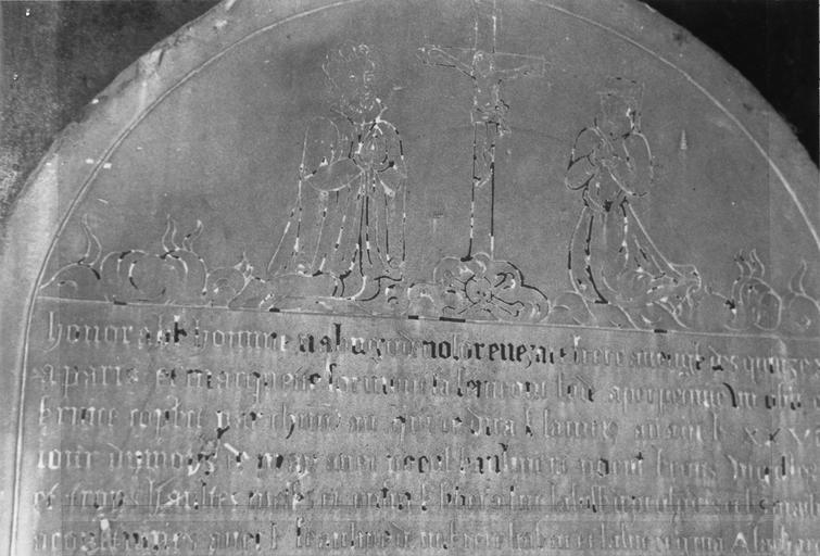 plaque commémorative (épitaphe de fondation par Nabugod Enezart, Marguerite Forment et Vincent Desmontz), détail - © Ministère de la Culture (France), Médiathèque du patrimoine et de la photographie (objets mobiliers), tous droits réservés