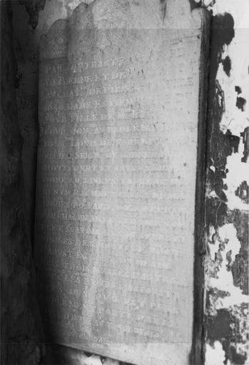 plaque commémorative (épitaphe de fondation par Estiennette du Four) - © Ministère de la Culture (France), Médiathèque du patrimoine et de la photographie (objets mobiliers), tous droits réservés