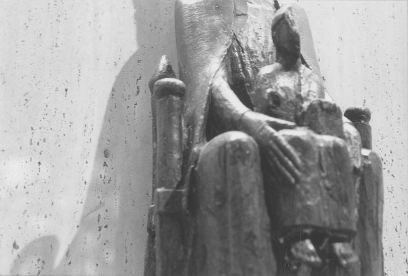 statue : Vierge à l'enfant, détail - © Ministère de la Culture (France), Médiathèque du patrimoine et de la photographie (objets mobiliers), tous droits réservés