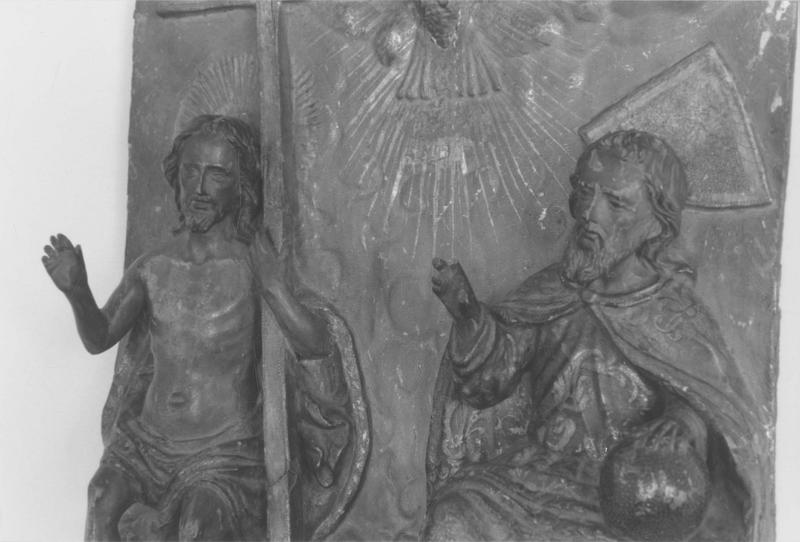 bas-relief : la Sainte Trinité, vue partielle - © Ministère de la Culture (France), Médiathèque du patrimoine et de la photographie (objets mobiliers), tous droits réservés