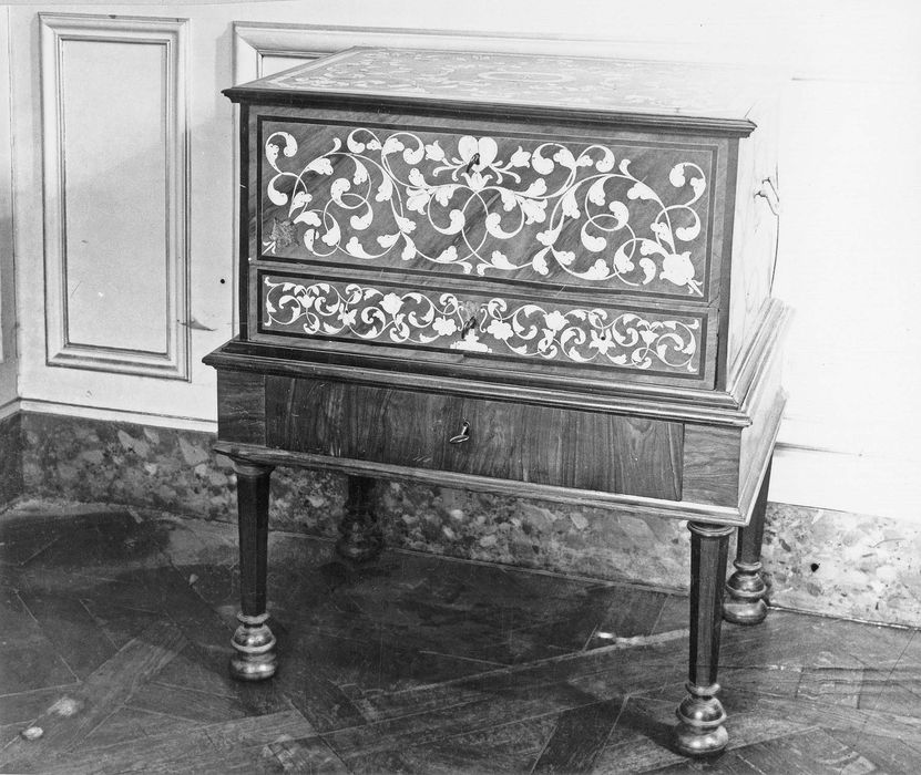 meuble à parfum oriental