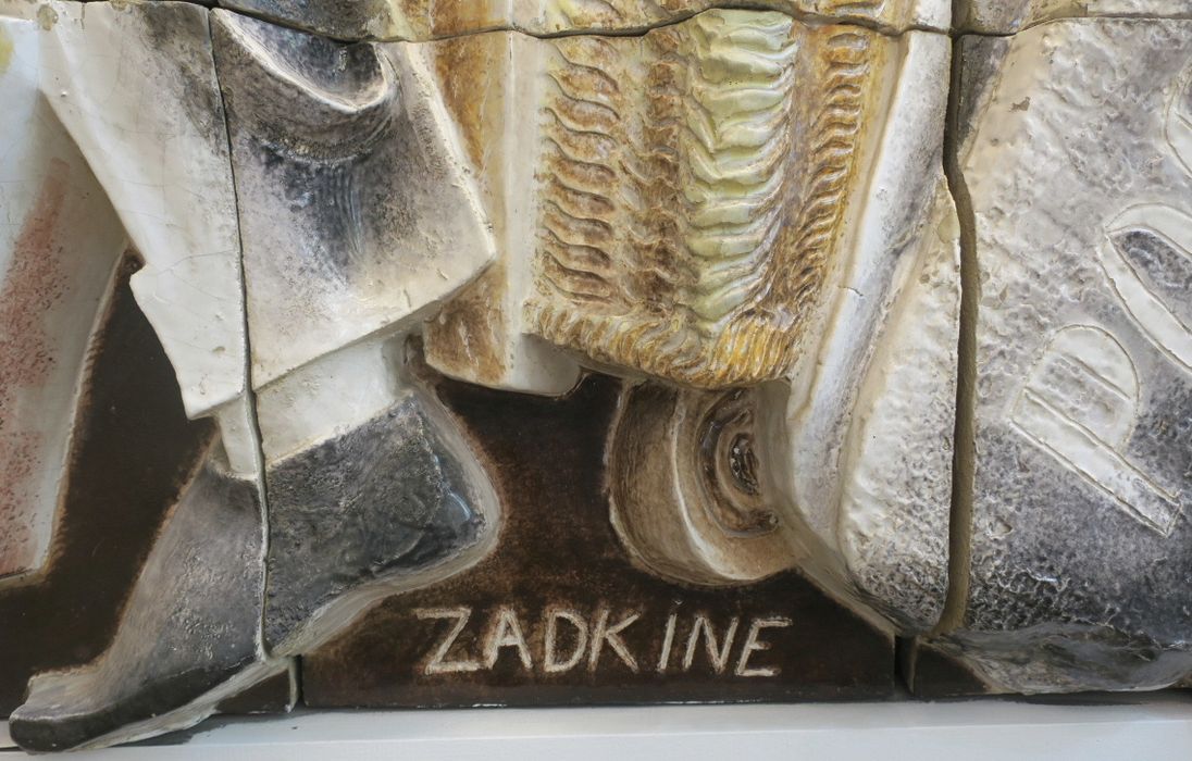 haut-relief : La poste aérienne, détail