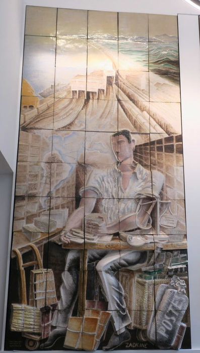 haut-relief : La poste terrienne