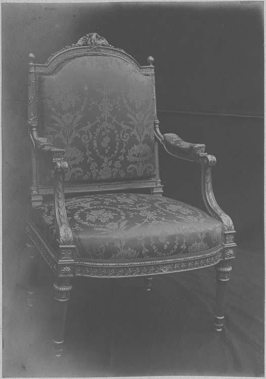 Fauteuil (bergère), mobilier de salon Louis XVI provenant de la chambre de Marie-Antoinette, au château de Saint-Cloud