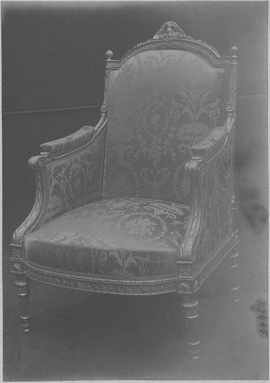Fauteuil (bergère), mobilier de salon Louis XVI provenant de la chambre de Marie-Antoinette, au château de Saint-Cloud