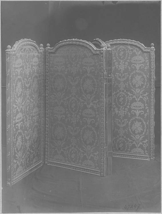 Paravent du mobilier de salon Louis XVI provenant de la chambre de Marie-Antoinette, au château de Saint-Cloud
