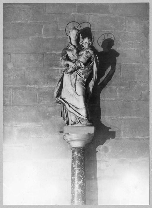 statue : Vierge à l’Enfant