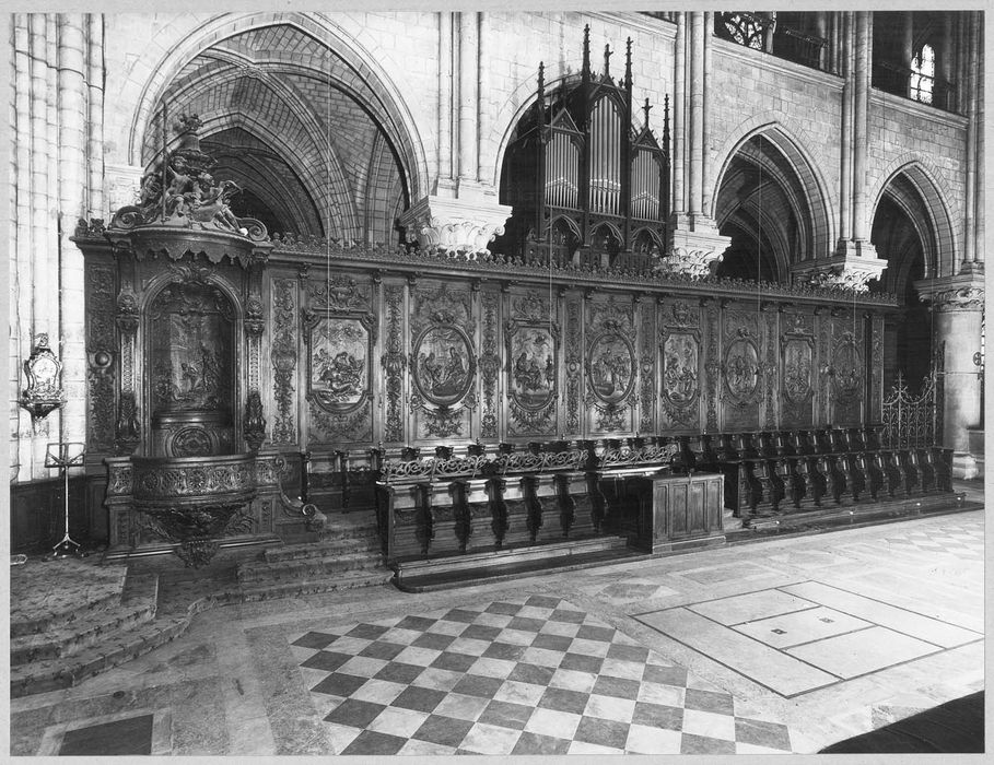 stalles, trône épiscopal (chaire épiscopale)