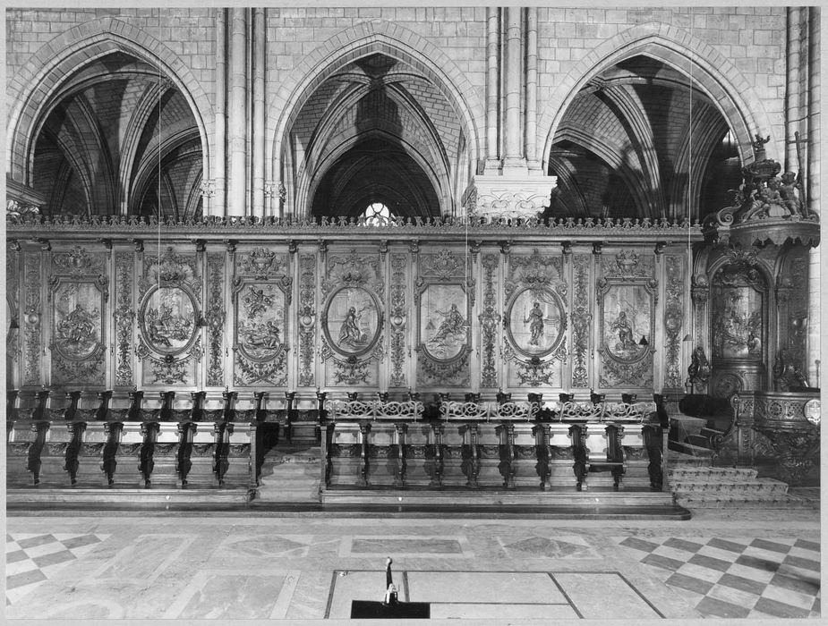 stalles, trône épiscopal (chaire épiscopale)