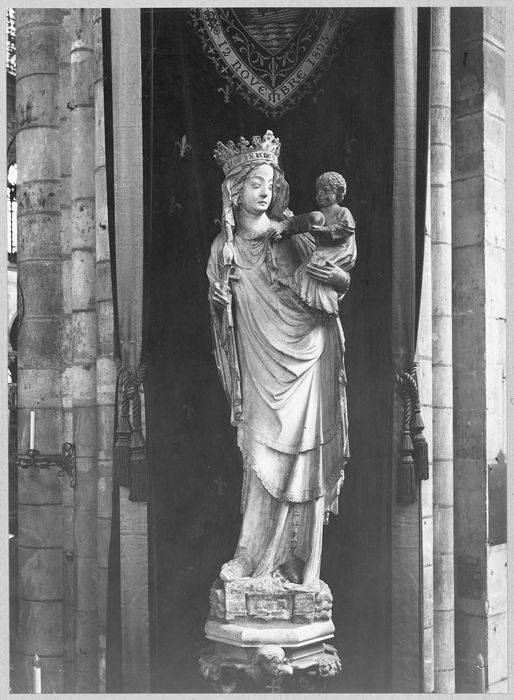 statue : Vierge à l'Enfant dite Notre-Dame de Paris