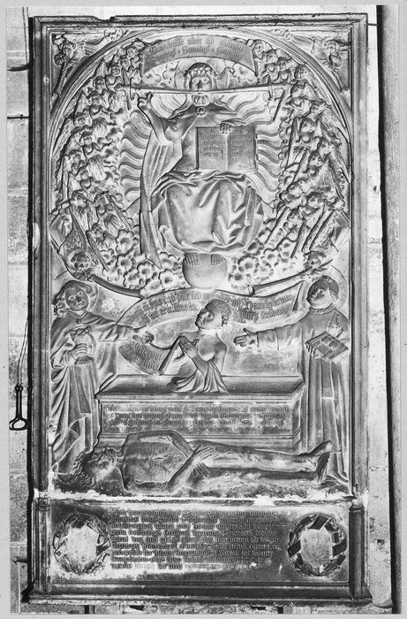 dalle funéraire du chanoine Etienne Yver