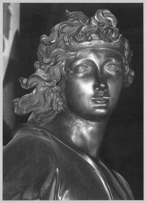 statue : Ange portant un Instrument de la Passion, détail