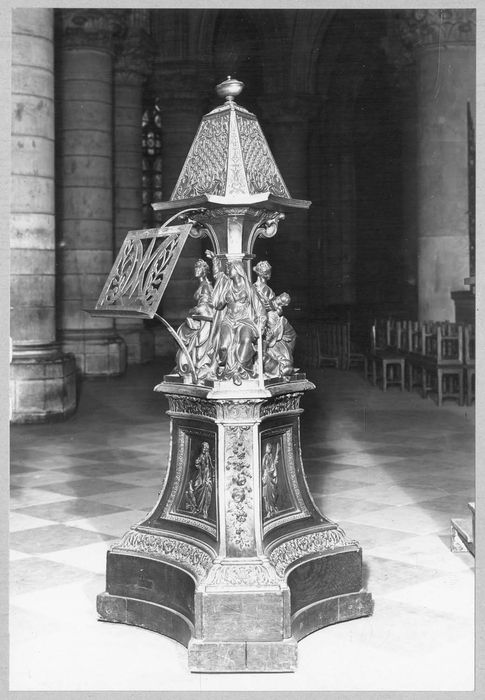 lutrin : La Foi, L'Espérance, La Charité