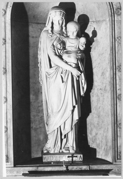 Statue : Vierge à l'Enfant