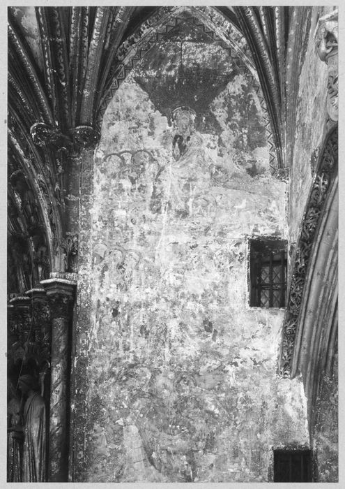 peinture monumentale du porche : Jésus Christ confie la mission apostolique aux Apôtres, à ses pieds, sainte Madeleine et sainte Clotilde entourées de saints et de saintes