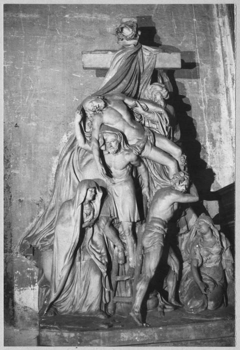 groupe sculpté : La Descente de croix