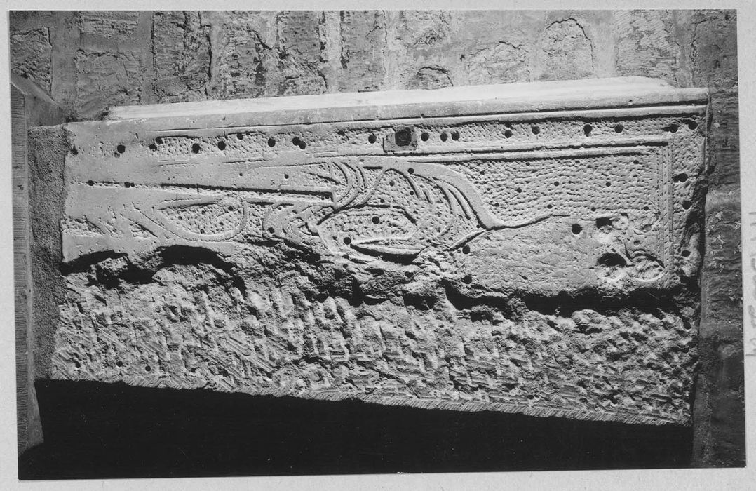 dalle funéraire de la reine Alix ou Adelaïde de Savoie, femme du roi Louis VI, dit Legros, fondatrice de l'abbaye de Montmartre