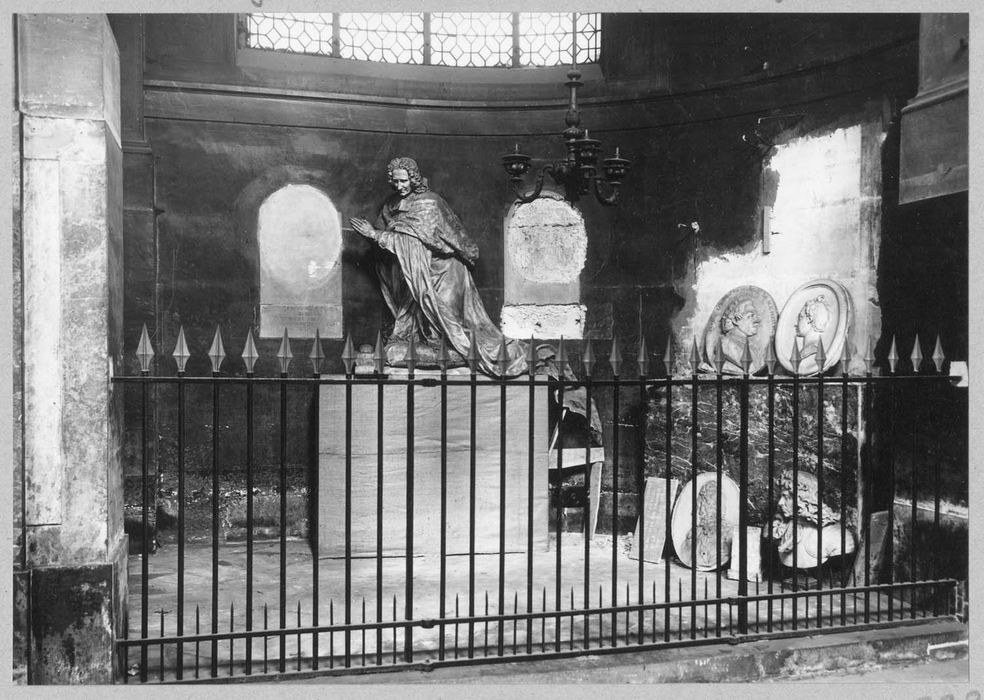 monument funéraire du cardinal Dubois, premier ministre : statue