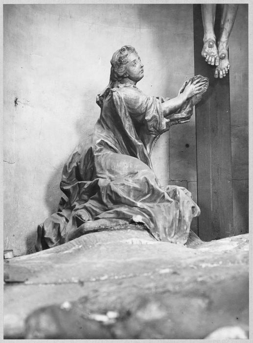 statue : La Comtesse de Feuquières, fille de Pierre Mignard, agenouillée et priant