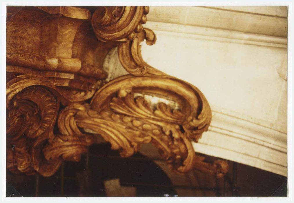 orgue de tribune, détail d’un ornement possiblement ajouté au 19e siècle