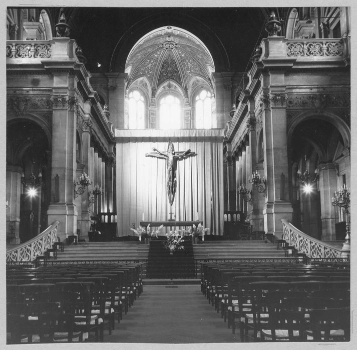 statue : Christ en croix