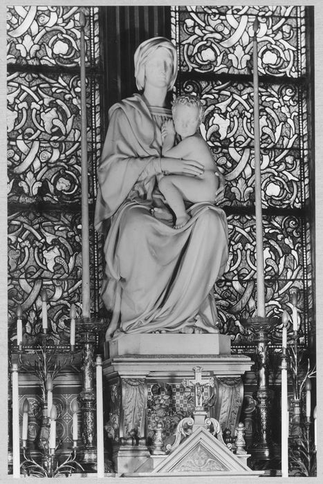 statue : Vierge à l’Enfant