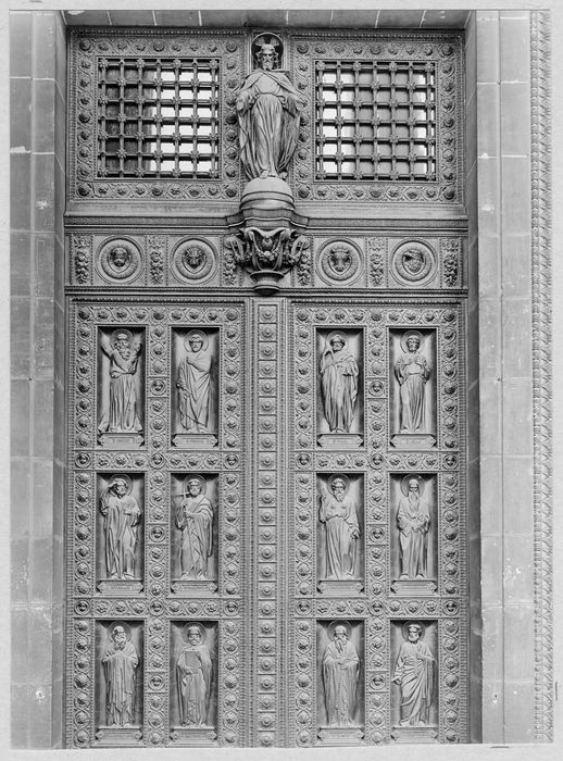 vantaux du portail d’accès