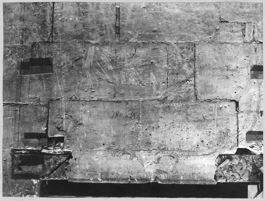 chambre du prince, détail des dessins sous les lambris de revêtement