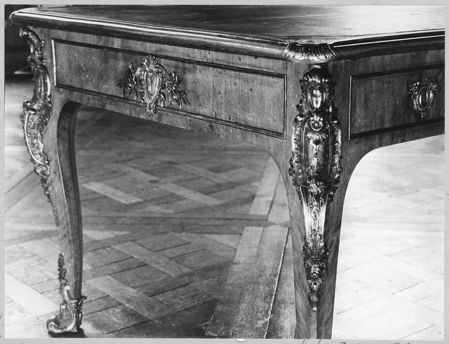 bureau de Louis XV, dit table de Robespierre, détail