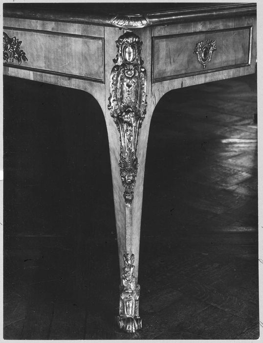 bureau de Louis XV, dit table de Robespierre, détail