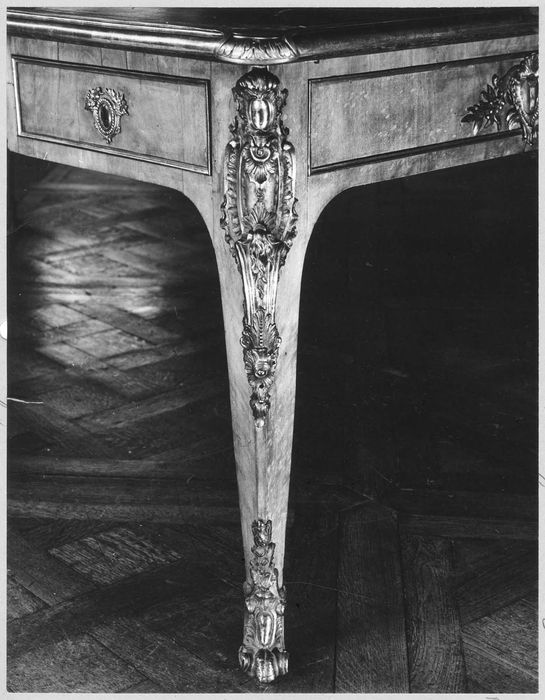 bureau de Louis XV, dit table de Robespierre, détail