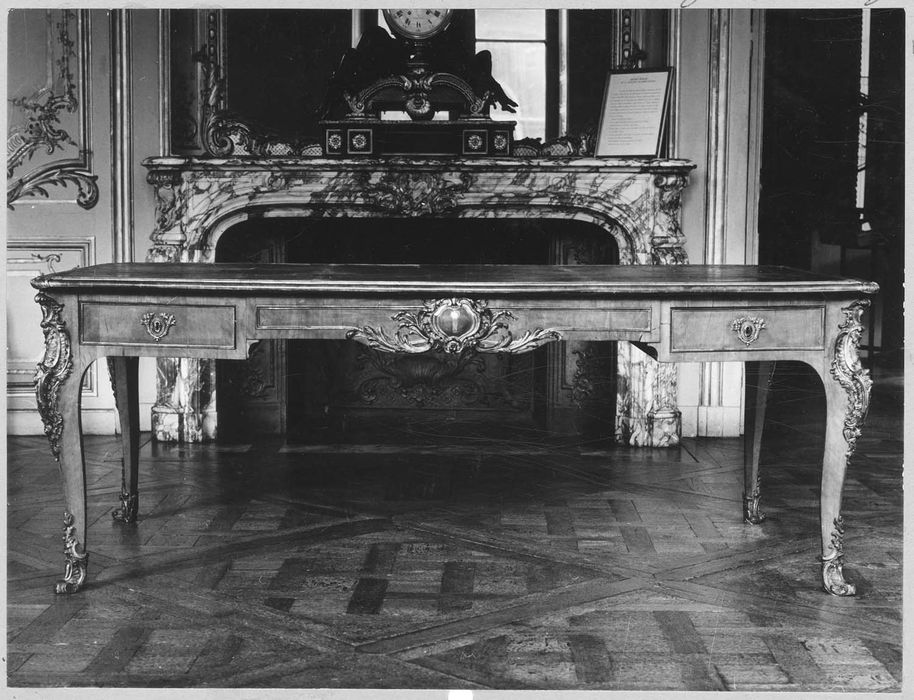 bureau de Louis XV, dit table de Robespierre