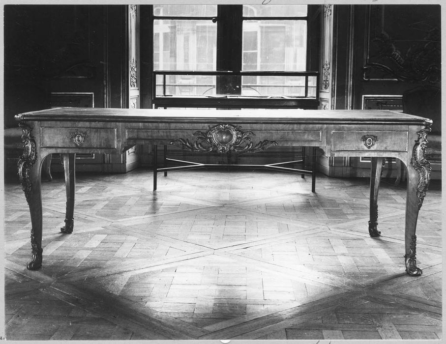bureau de Louis XV, dit table de Robespierre