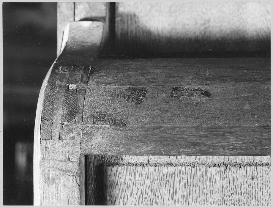 secrétaire à cylindre, détail des marques